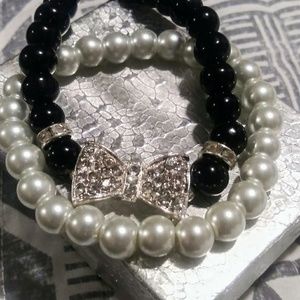 2 Fashion Pearl Bracelets